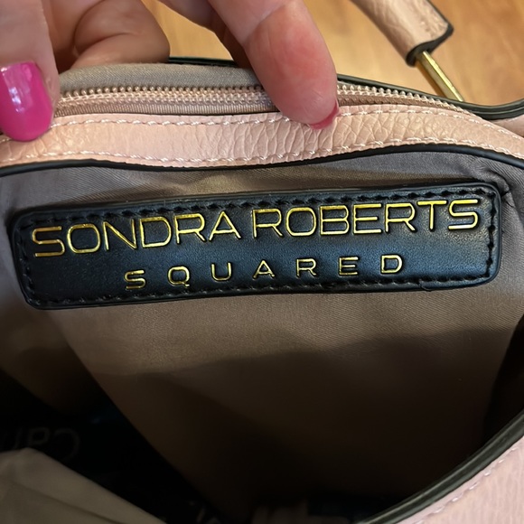 Sondra Roberts Squared vegan leather purse - Picture 5 of 7